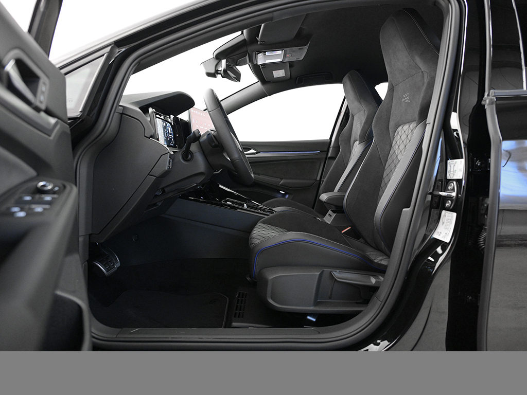 Volkswagen Golf 1.5 eTSI R-LINE AHK MATRIXLED BLACKSTYLE CAM LM18