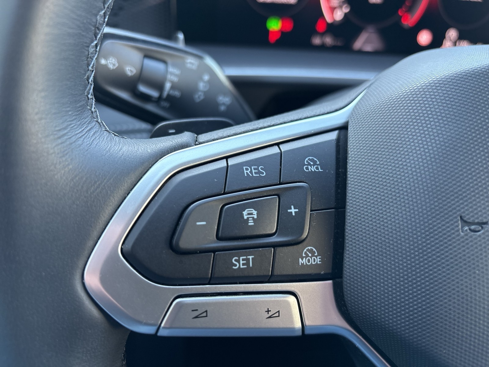 Volkswagen Tayron 2.0 LIFE AHK CAM ACC LM18 CARPLAY SITZHZ.