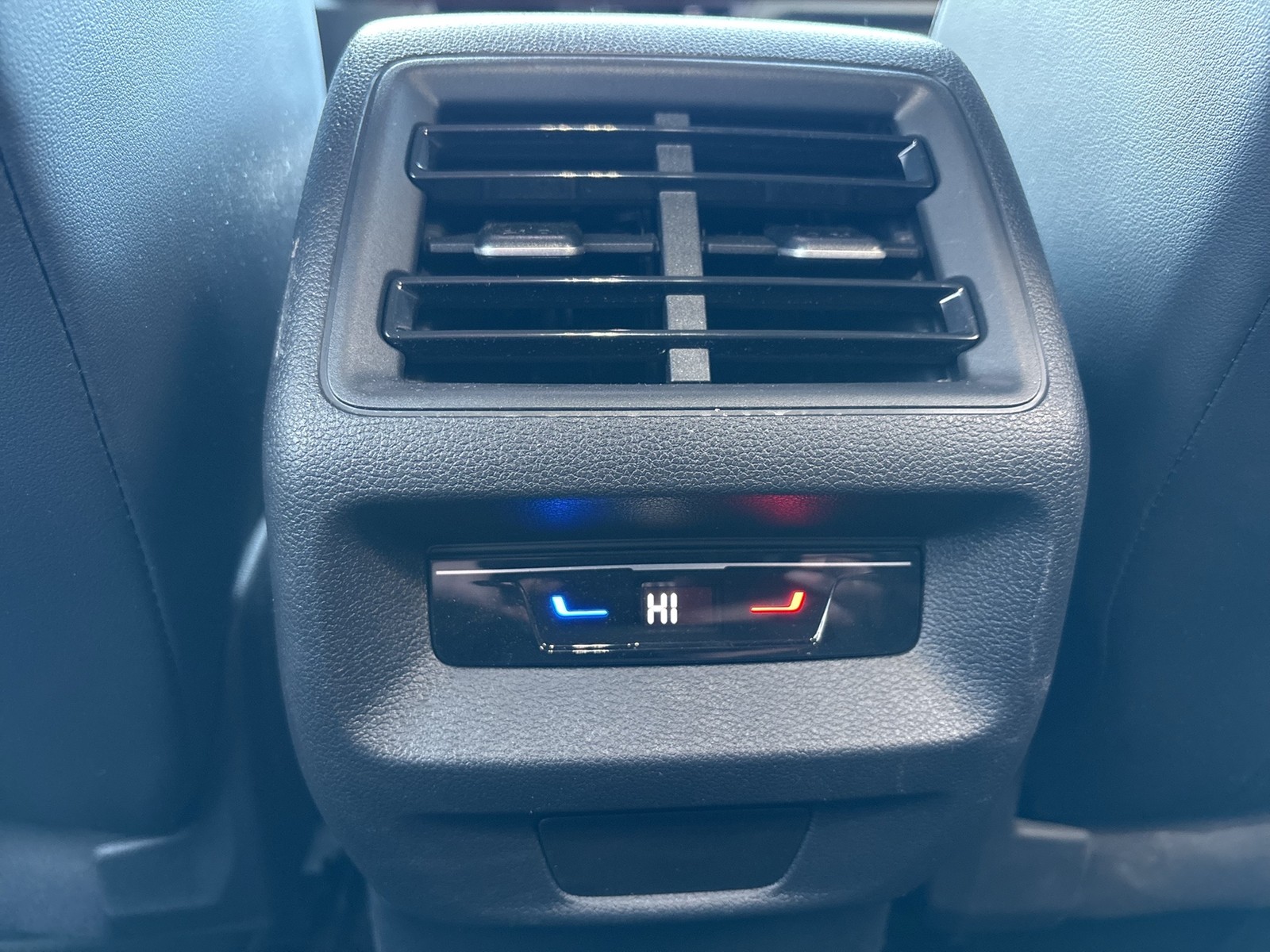 Volkswagen Tayron 2.0 LIFE AHK CAM ACC LM18 CARPLAY SITZHZ.