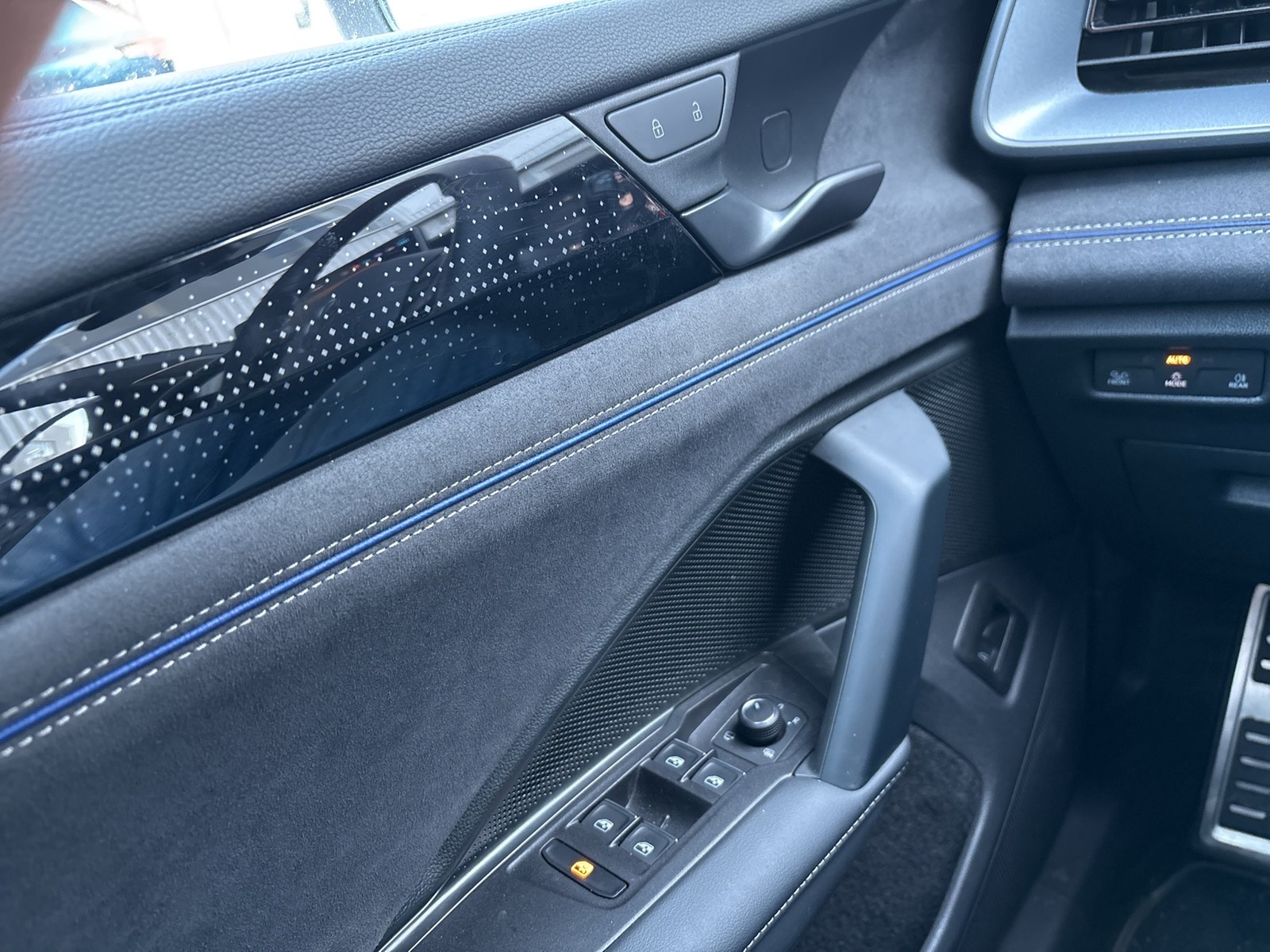 Volkswagen Tayron 2.0 R-LINE BLACKSTYLE 4X4 PANO AHK 360CAM