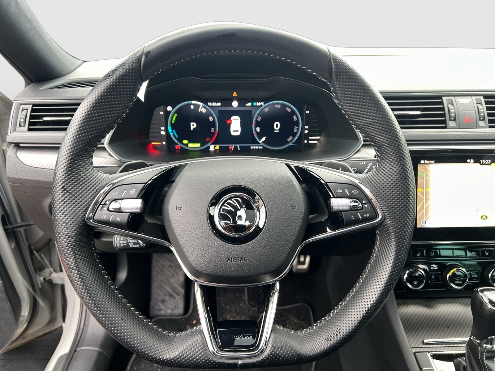 Skoda Superb Combi 1.4 iV SPORTLINE PANO STANDHZ. CAM