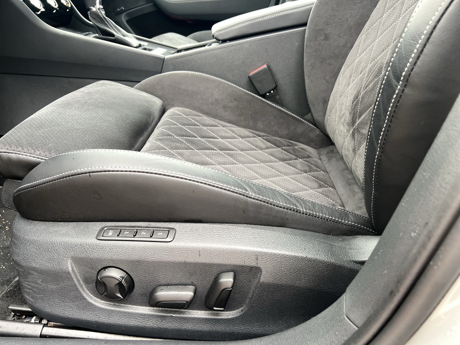 Skoda Superb Combi 1.4 iV SPORTLINE PANO STANDHZ. CAM