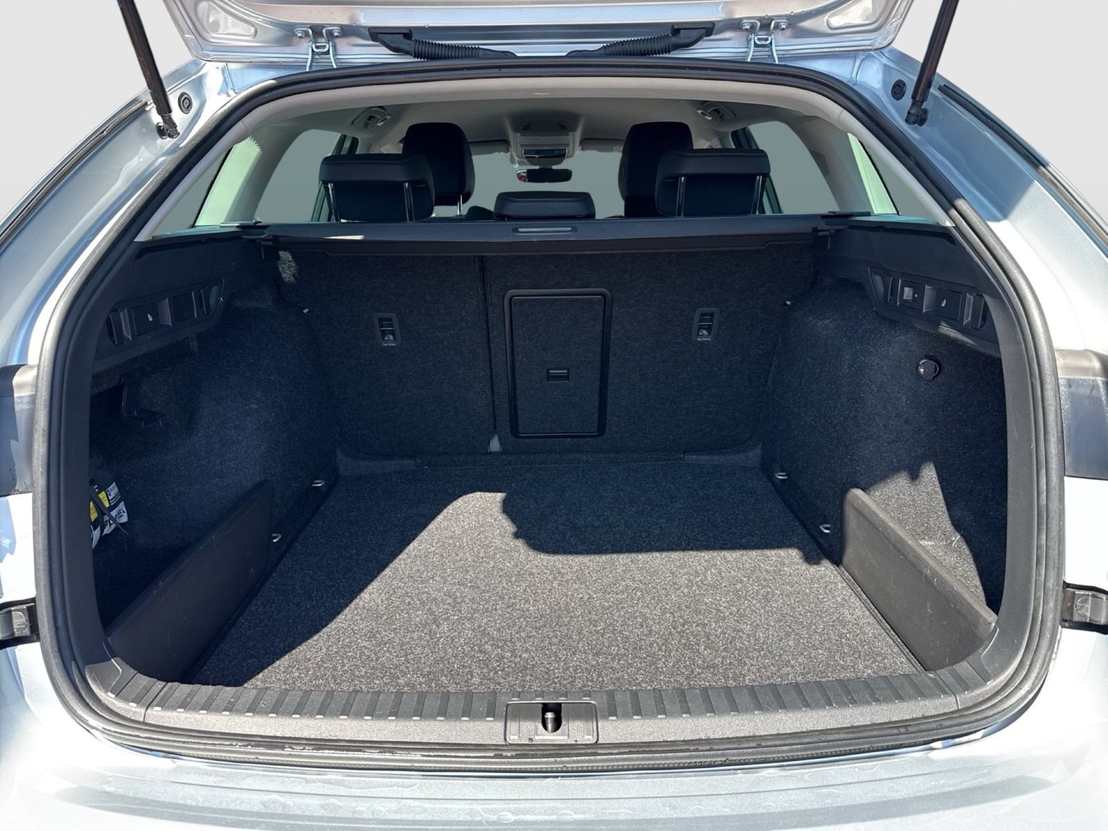 Skoda Octavia Combi 2.0 SELECTION AHK CAM ACC NAVI