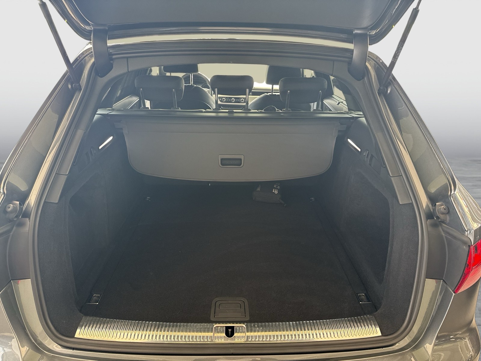 Audi A4 Avant 30 S LINE BLACKPAK CAM LM19 eKLAPPE NAVI+