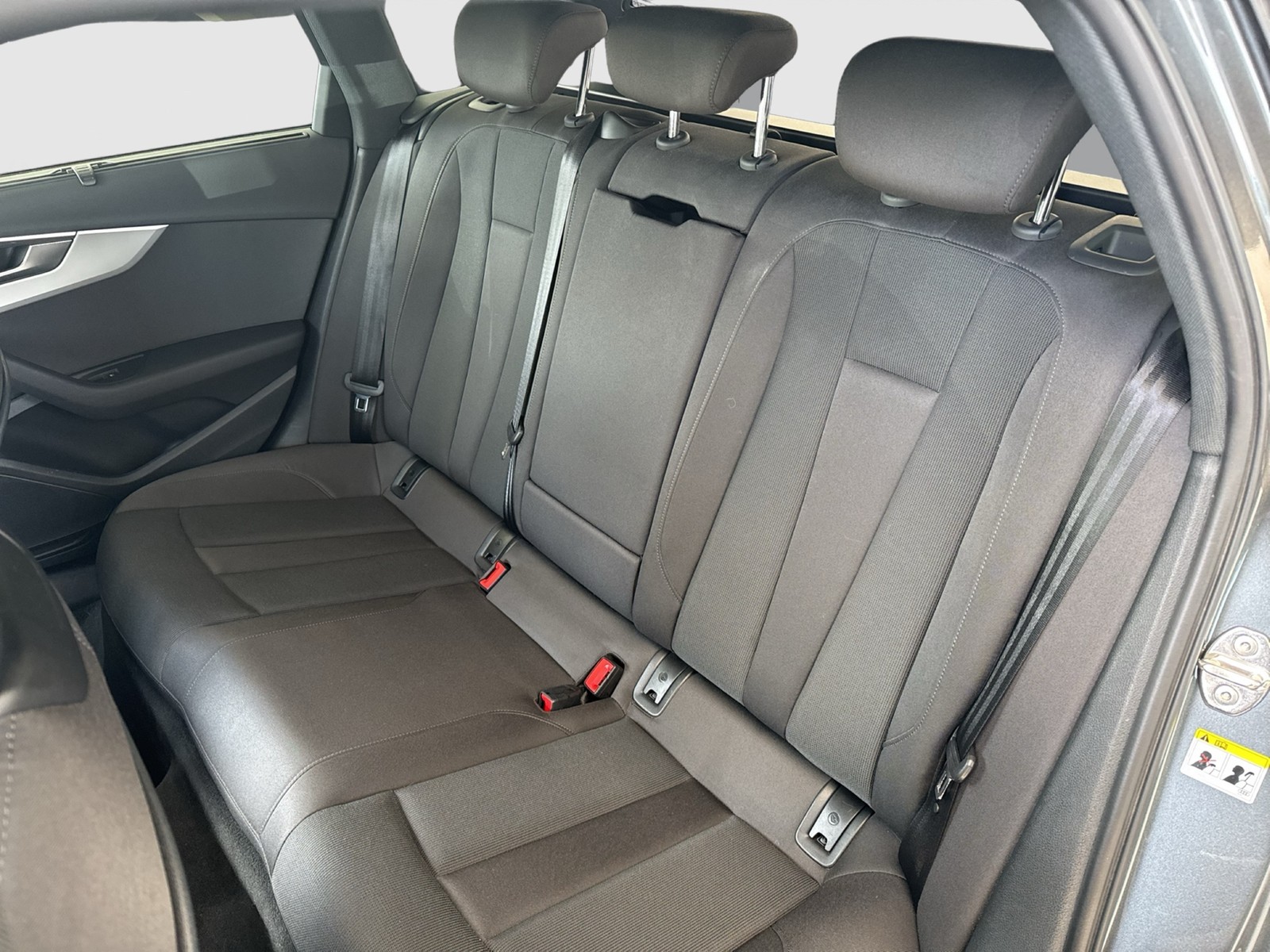 Audi A4 Avant 30 S LINE BLACKPAK CAM LM19 eKLAPPE NAVI+