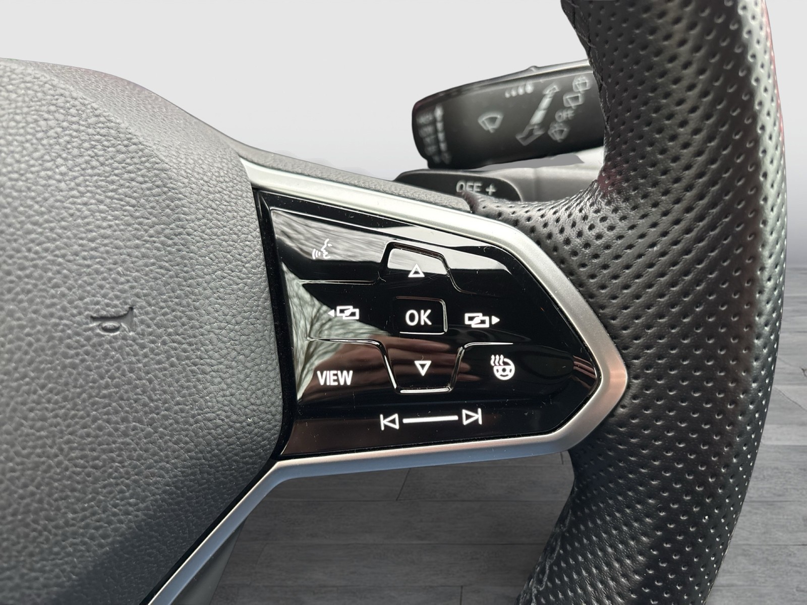 Volkswagen Golf 2.0 GTD BLACK STYLE H.KARDON ALU19