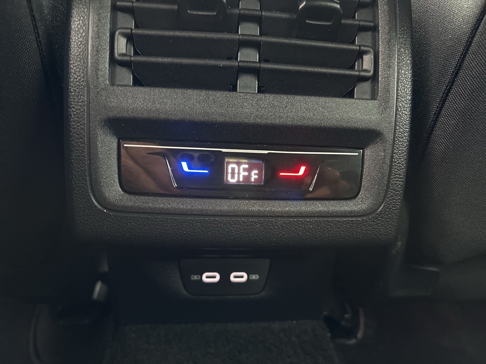 Volkswagen Golf 2.0 GTD BLACK STYLE H.KARDON ALU19