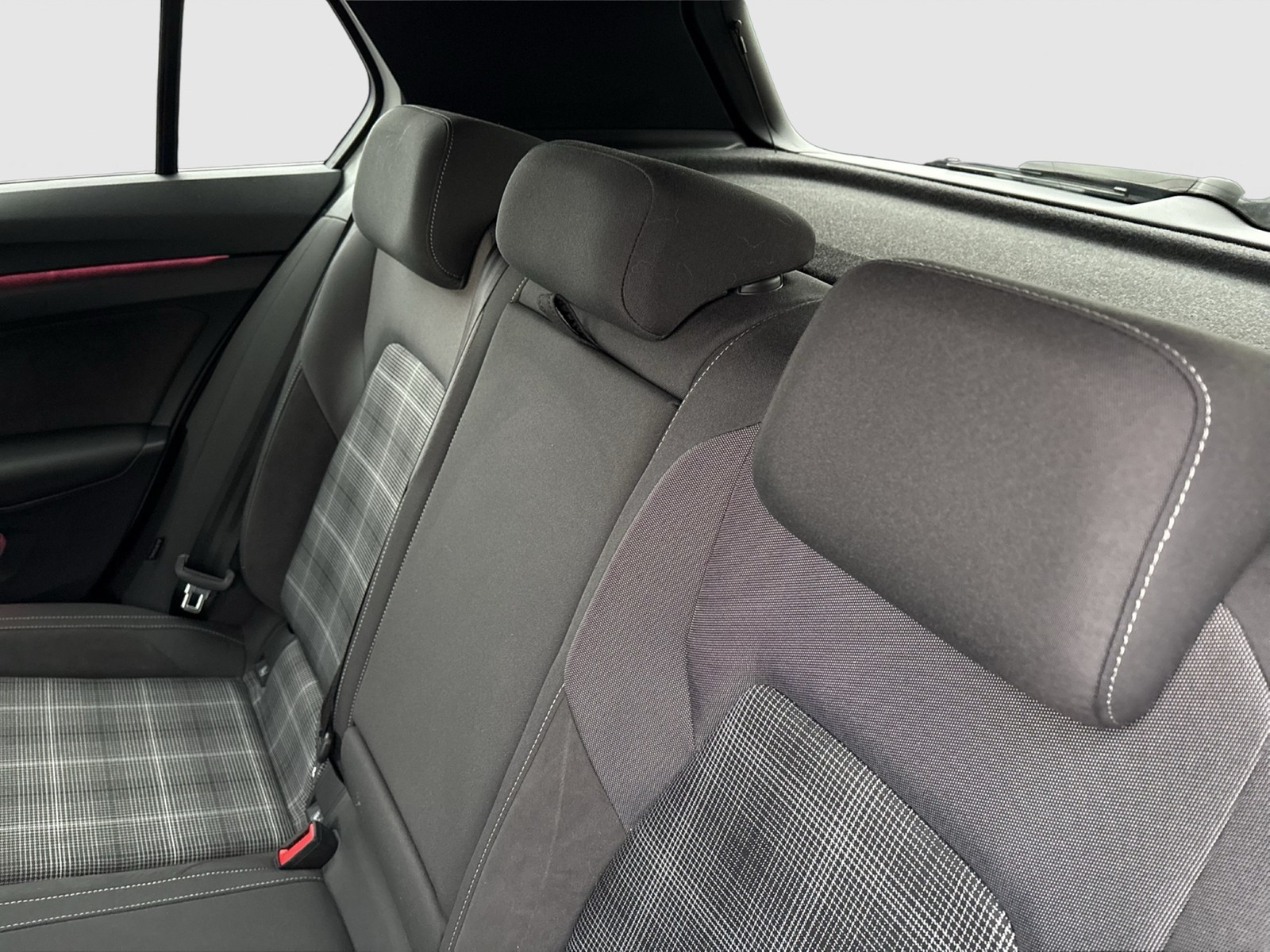 Volkswagen Golf 2.0 GTD BLACK STYLE H.KARDON ALU19