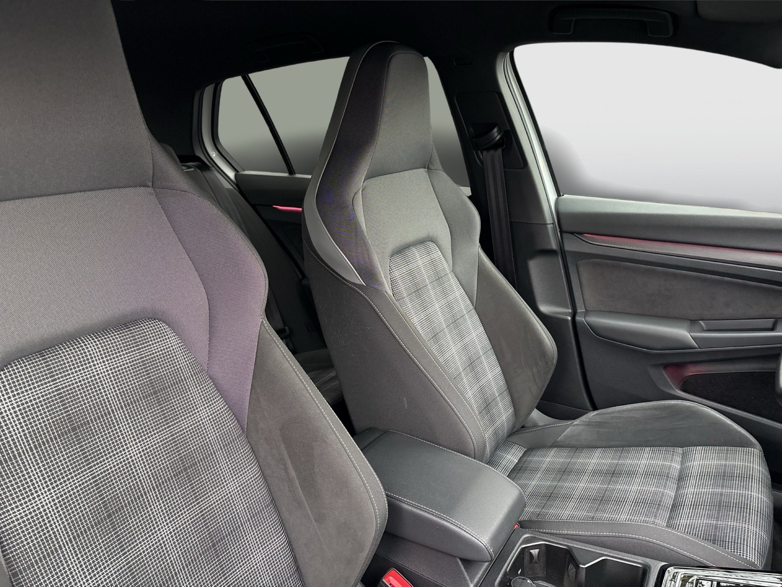 Volkswagen Golf 2.0 GTD BLACK STYLE H.KARDON ALU19