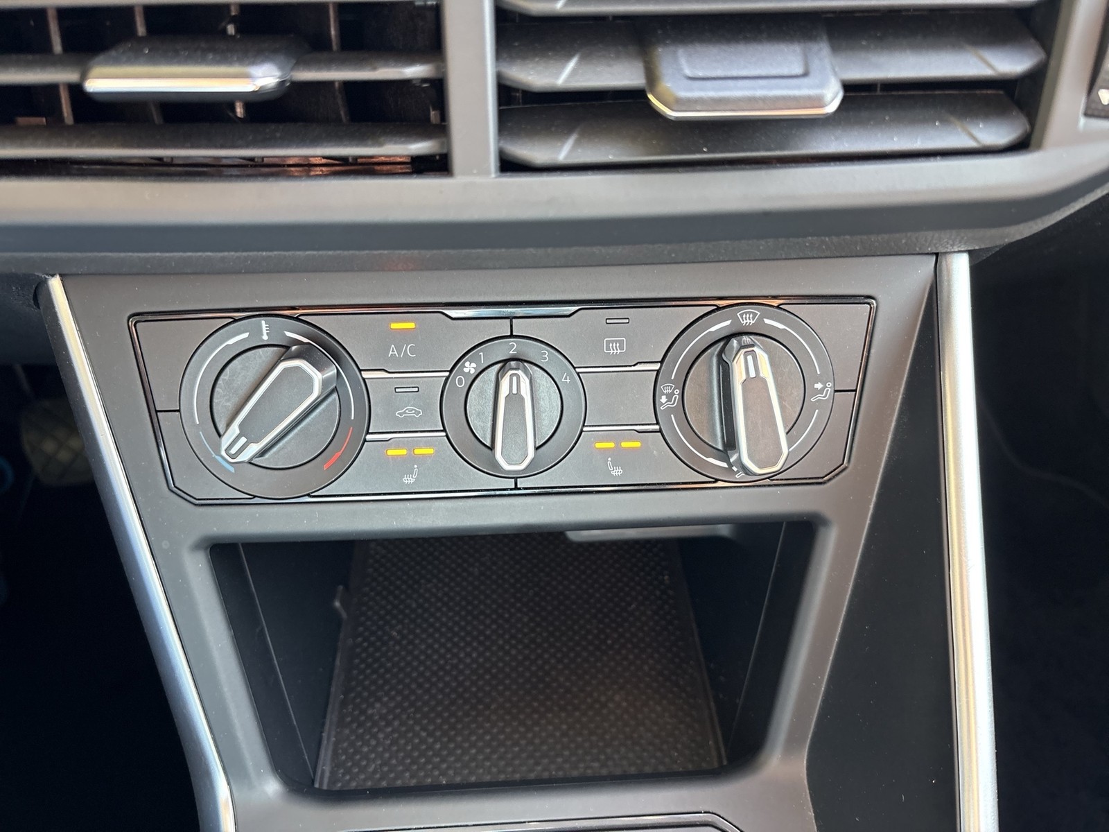 Volkswagen Polo 1.0 LIFE NAVI CARPLAY SITZHEIZUNG LED KLIMA