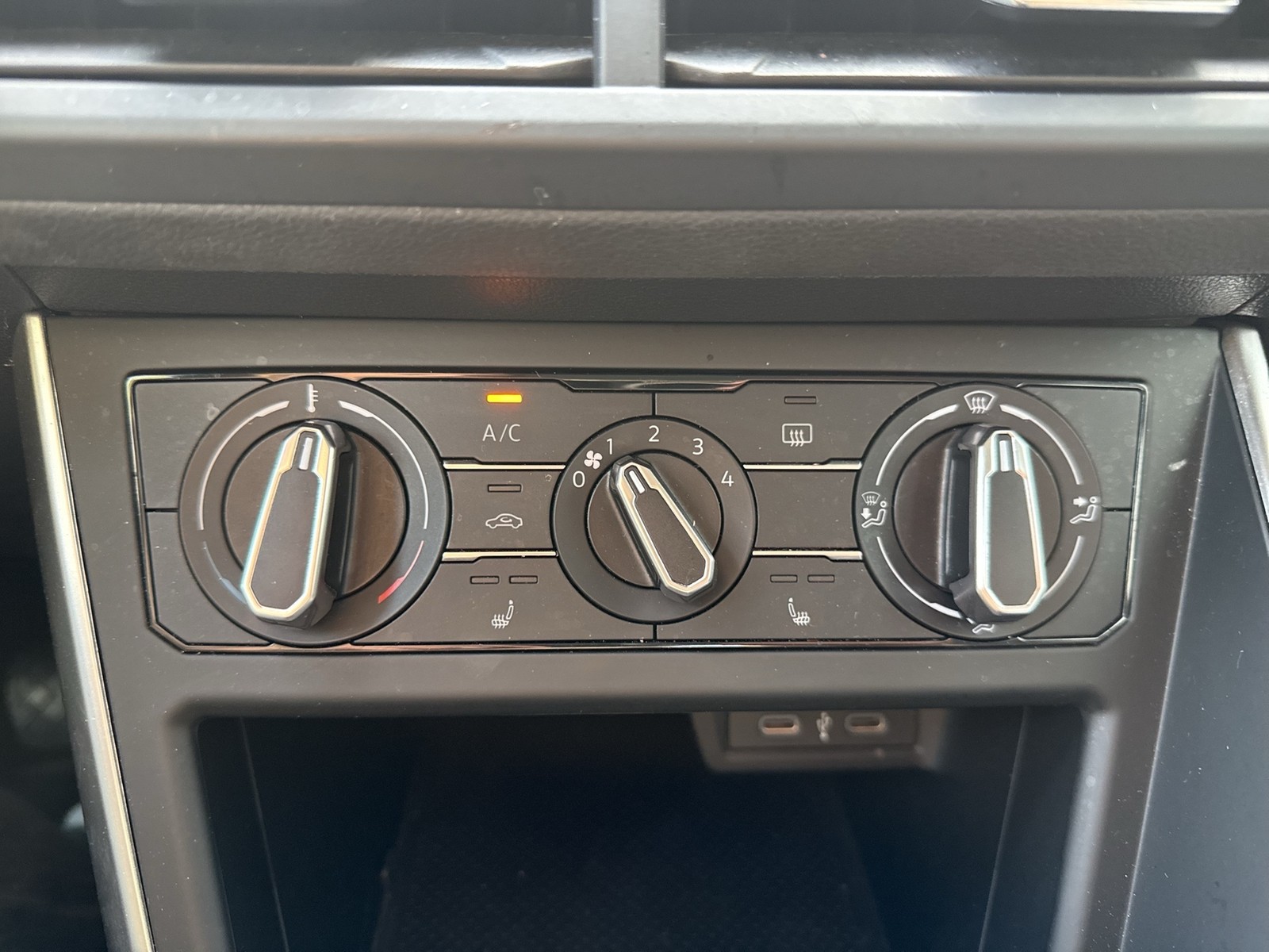 Volkswagen Polo 1.0 LIFE NAVI CARPLAY SITZHEIZUNG LED KLIMA