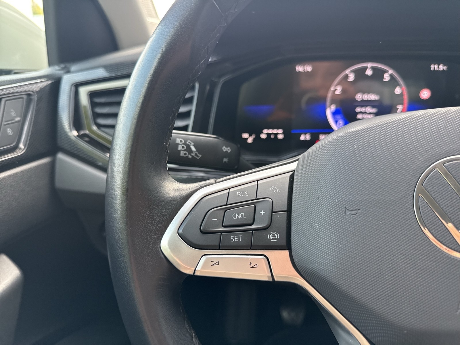 Volkswagen Polo 1.0 LIFE NAVI CARPLAY SITZHEIZUNG LED KLIMA
