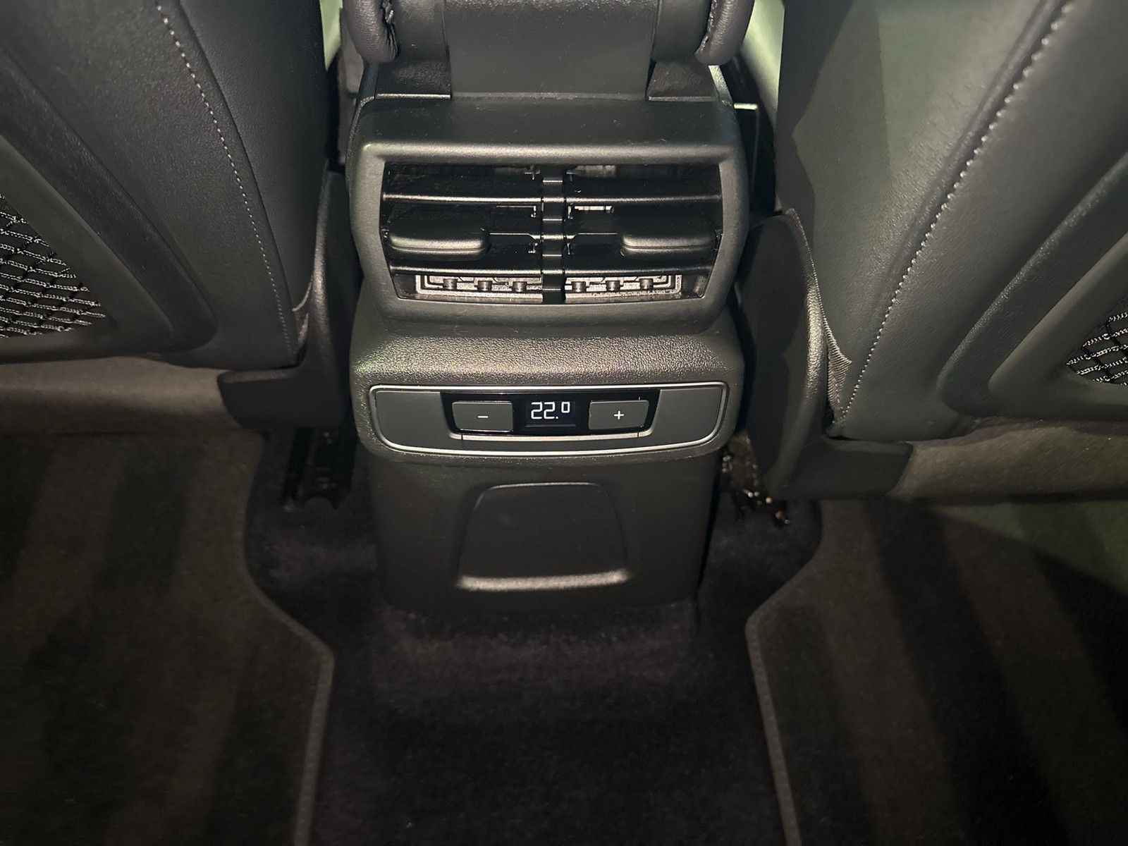 Audi Q4 e-tron 40 advanced PANO KAMERA ALU19 NAVI+