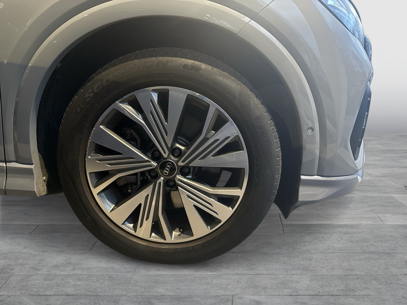 Audi Q4 e-tron 40 advanced PANO KAMERA ALU19 NAVI+