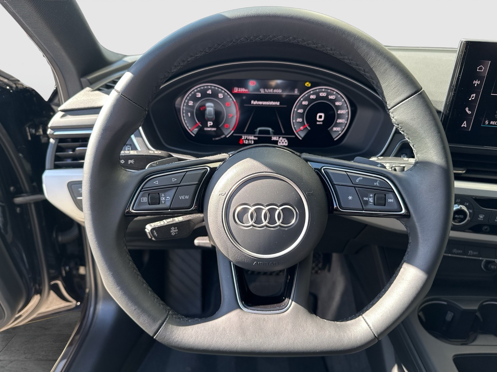 Audi A4 Avant 40 S LINE BLACKPAK CAM ALU19 MATRIX