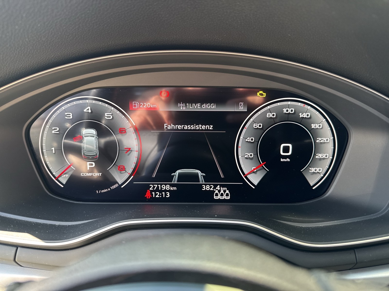 Audi A4 Avant 40 S LINE BLACKPAK CAM ALU19 MATRIX