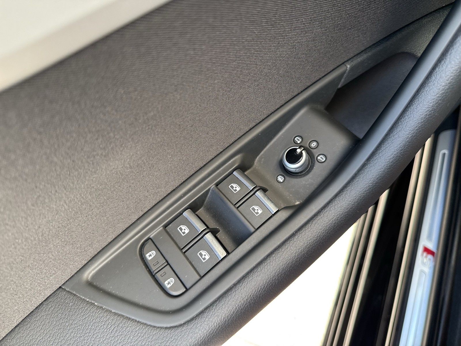 Audi A4 Avant 40 S LINE BLACKPAK CAM ALU19 MATRIX