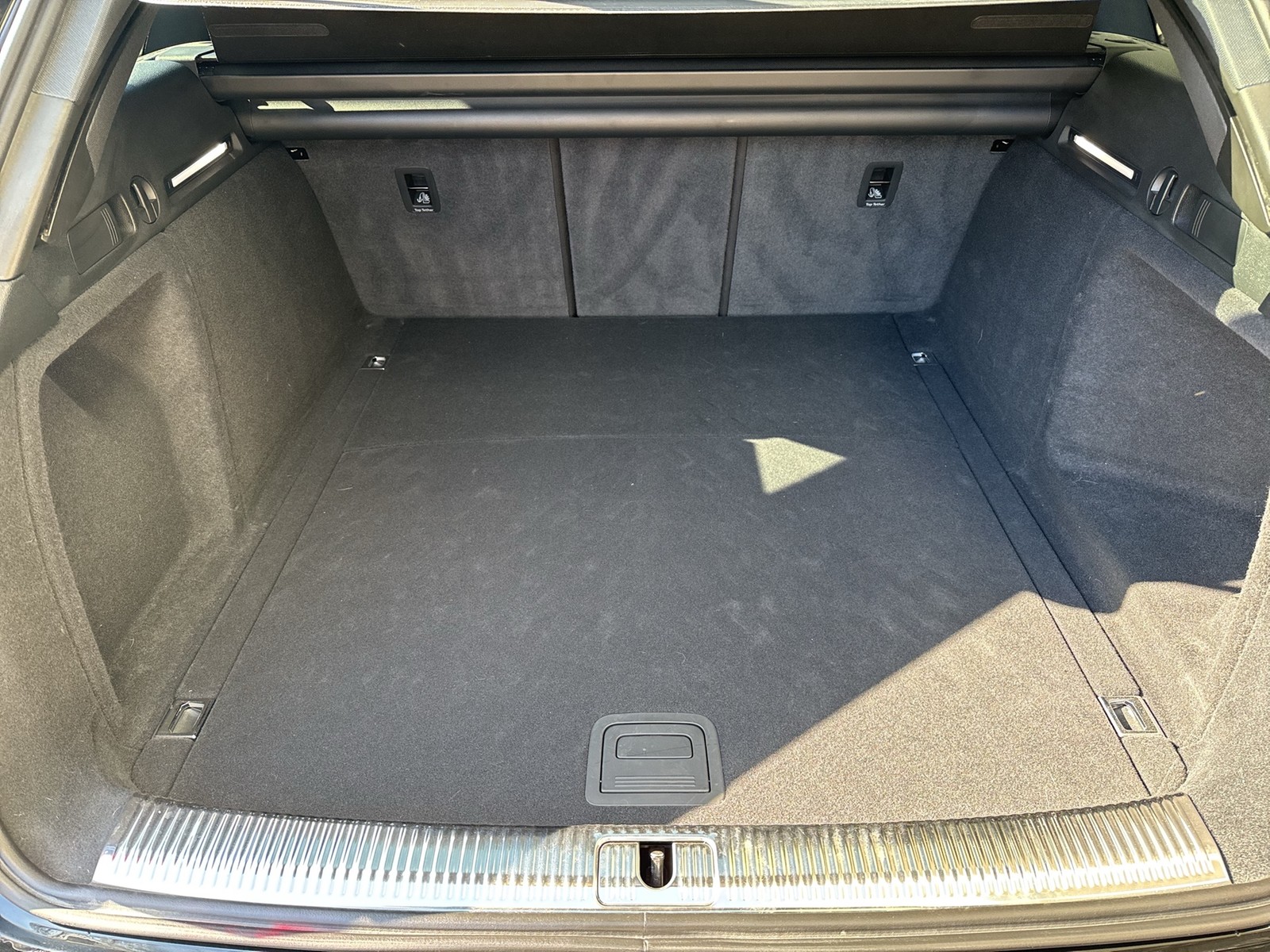 Audi A4 Avant 40 S LINE BLACKPAK CAM ALU19 MATRIX