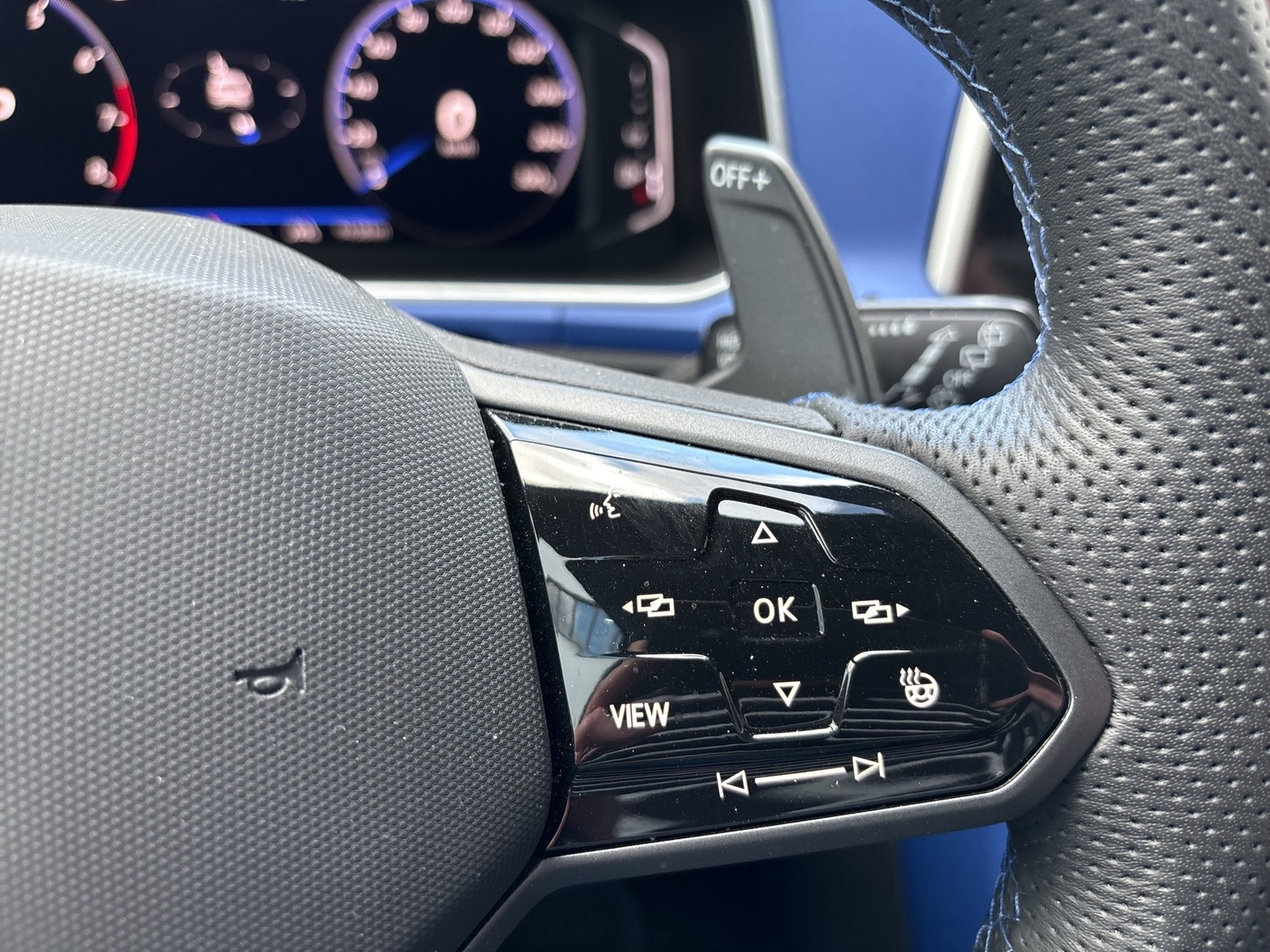 Volkswagen T-Roc 2.0 R 4X4 AKRAPOVIC CAM ACC LM18 MATRIX