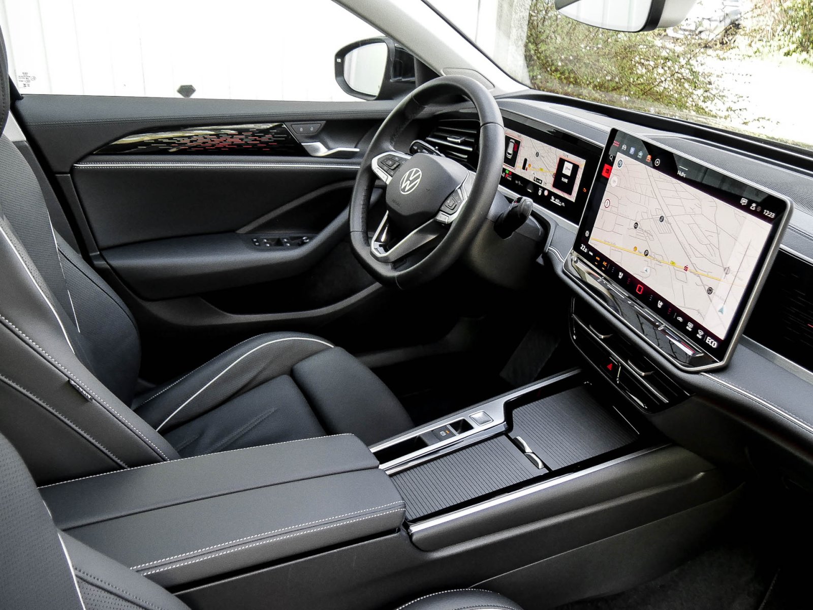 Volkswagen Passat Variant 1.5 HYBRID ELEGANCE PANO AHK LM18