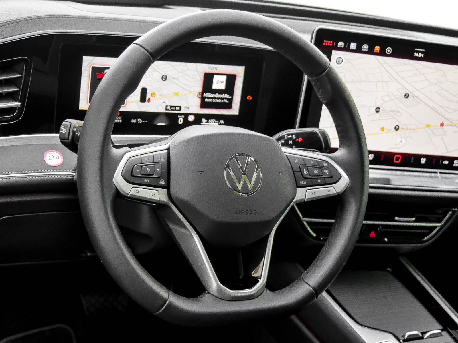 Volkswagen Passat Variant 1.5 HYBRID ELEGANCE PANO AHK LM18
