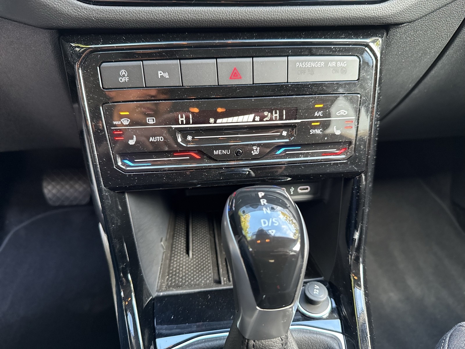 Volkswagen T-Cross 1.5 LIFE CAM ACC NAVI CARPLAY ALU SITZHZ