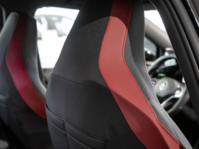 Volkswagen Golf 2.0 GTI BLACK STYLE H.KARDON ALU19 MATRIX