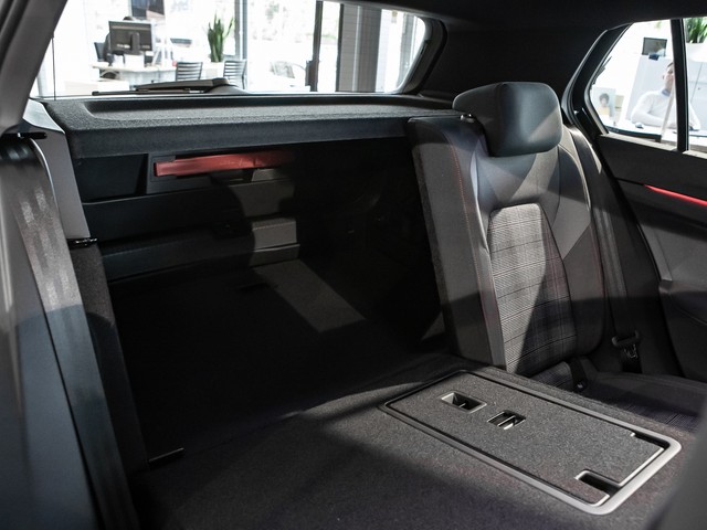 Volkswagen Golf 2.0 GTI BLACK STYLE H.KARDON ALU19 MATRIX