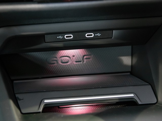 Volkswagen Golf 2.0 GTI BLACK STYLE H.KARDON ALU19 MATRIX