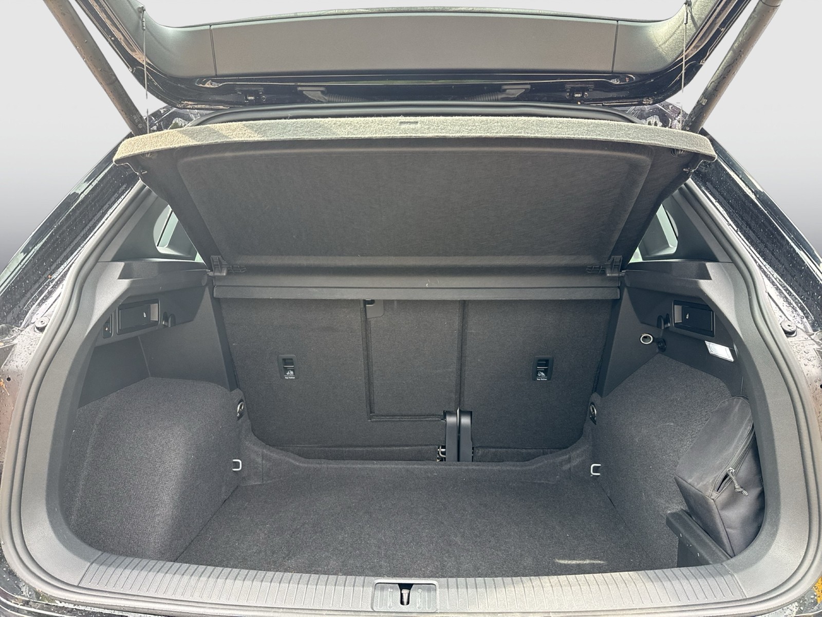 Volkswagen Tiguan 2.0 R-LINE 4X4 PANO AHK CAM LM20 MATRIX