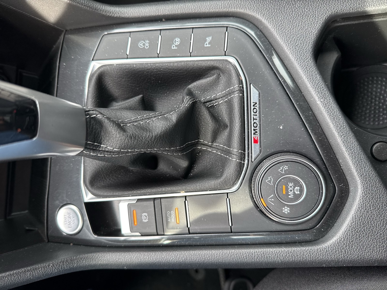 Volkswagen Tiguan 2.0 R-LINE 4X4 PANO AHK CAM LM20 MATRIX