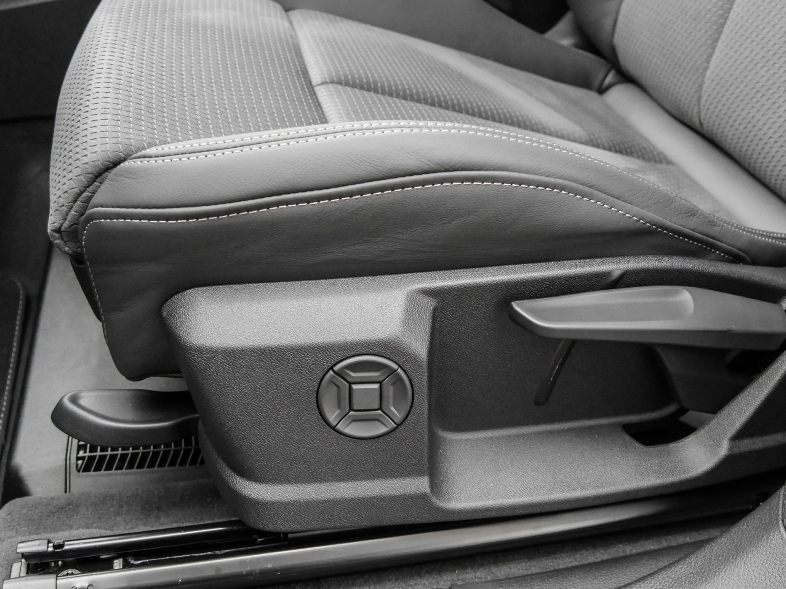 Audi Q3 35 TFSI S tronic S Line Pano+LED+SONOS+AHK+2xSLine+Klima+