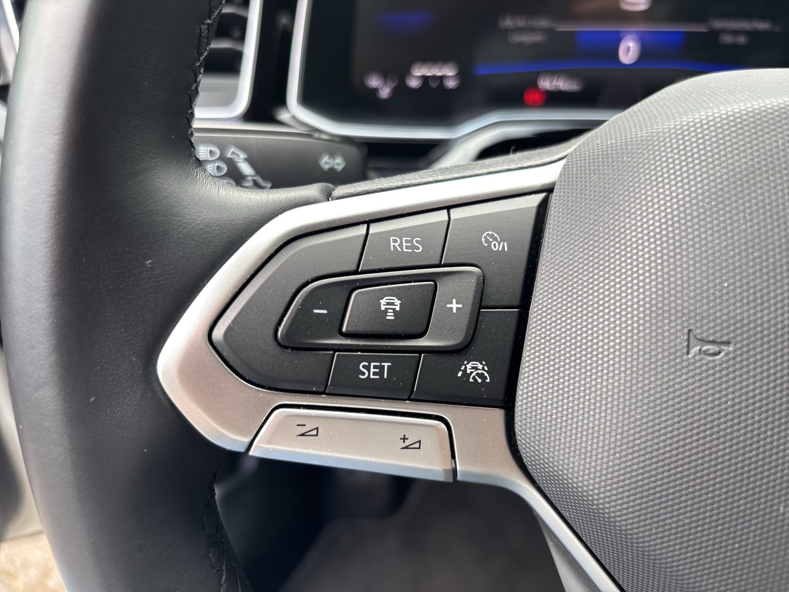 Volkswagen Taigo 1.0 R-LINE ACC MATRIX CARPLAY LM17 SITZHZ.