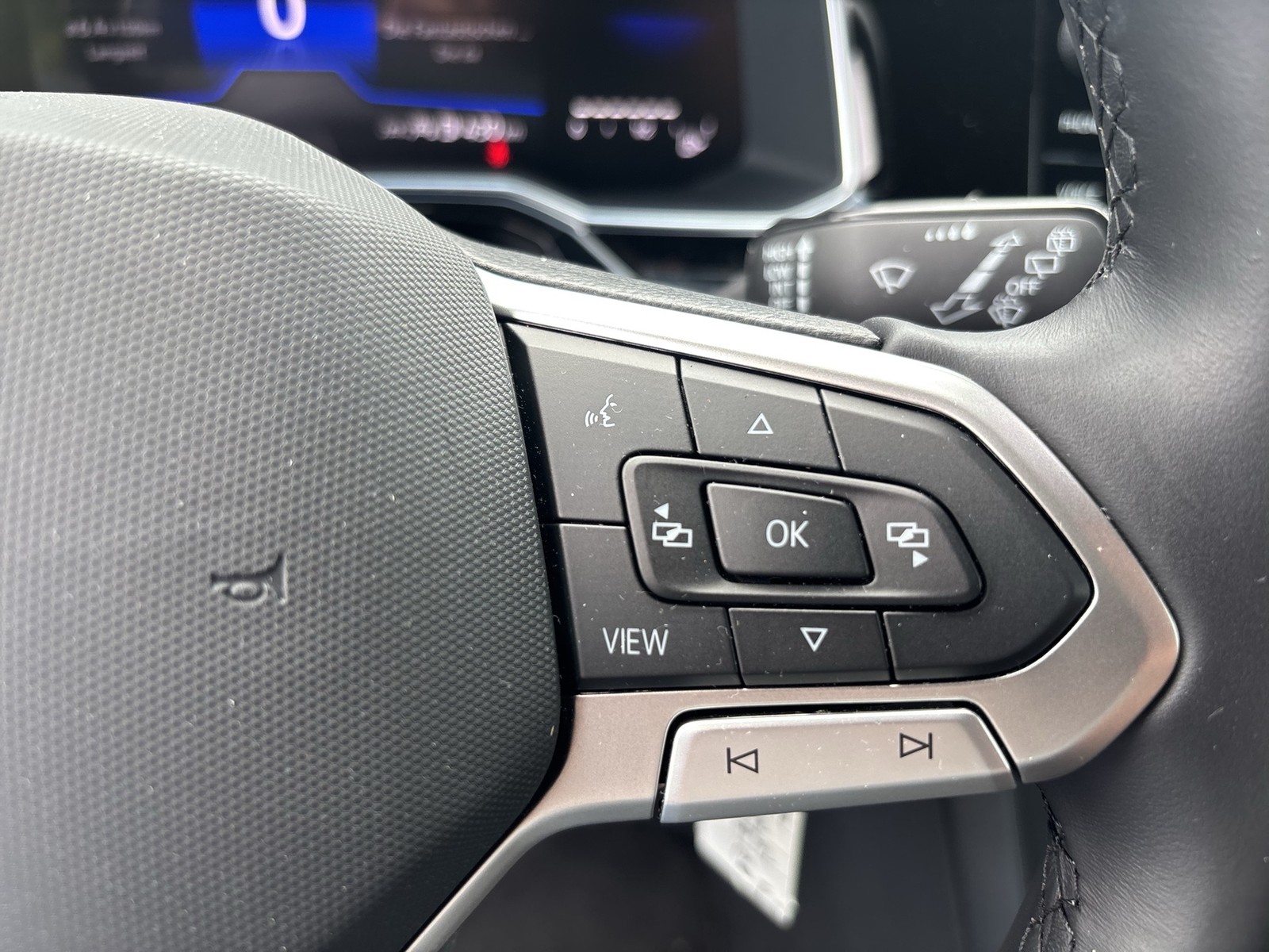 Volkswagen Taigo 1.0 R-LINE ACC MATRIX CARPLAY LM17 SITZHZ.