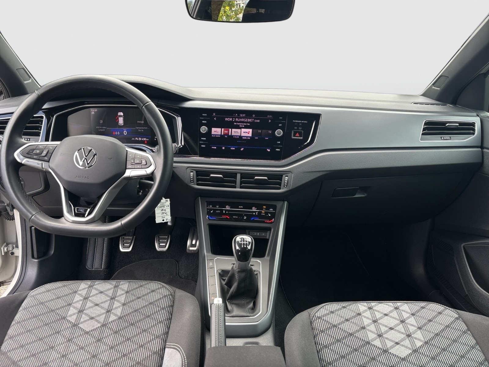 Volkswagen Taigo 1.0 R-LINE ACC MATRIX CARPLAY LM17 SITZHZ.