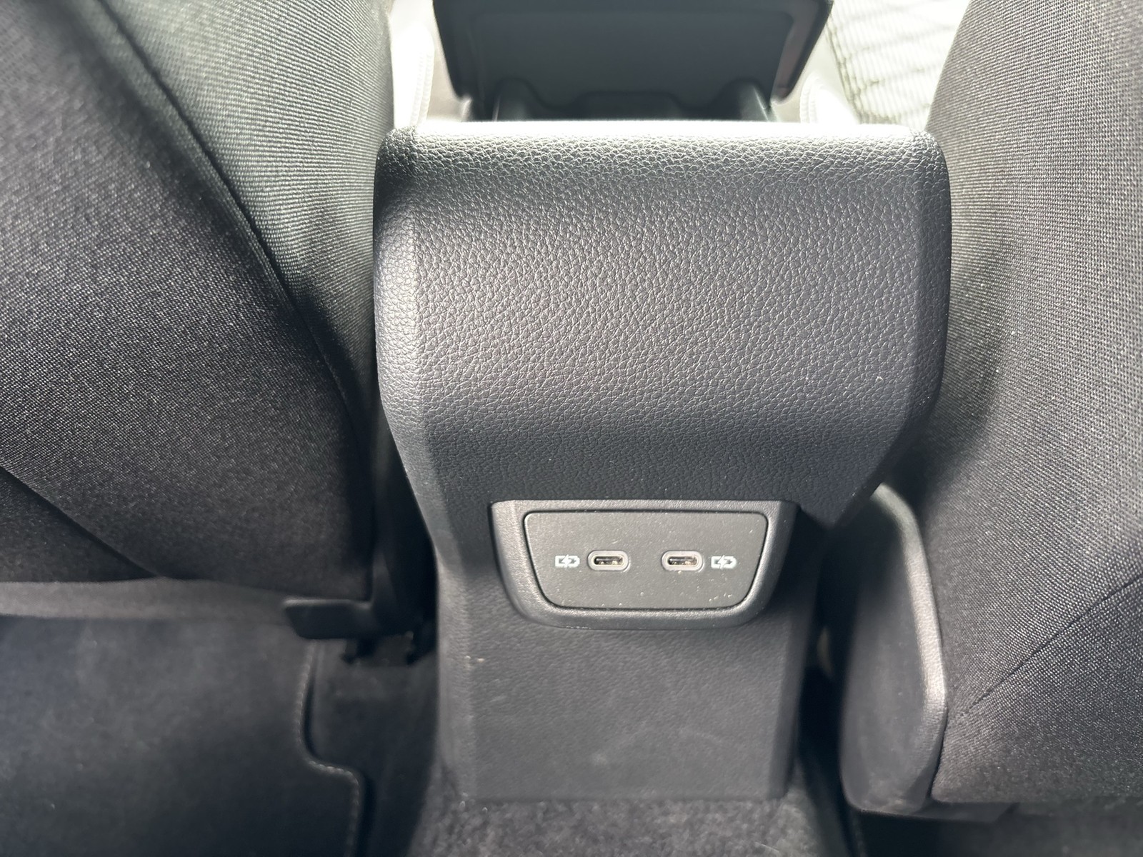 Volkswagen Taigo 1.0 R-LINE ACC MATRIX CARPLAY LM17 SITZHZ.
