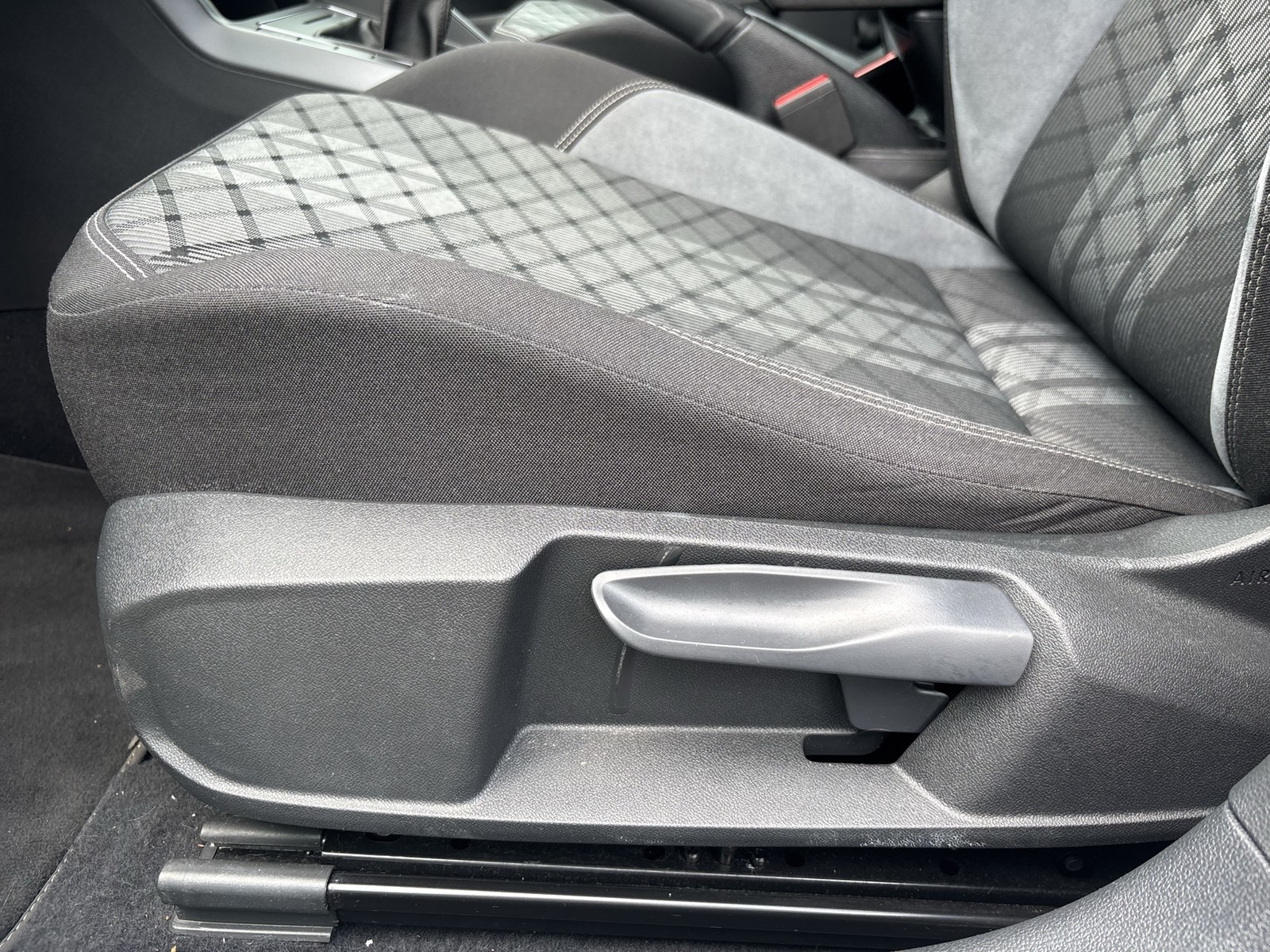 Volkswagen Taigo 1.0 R-LINE ACC MATRIX CARPLAY LM17 SITZHZ.