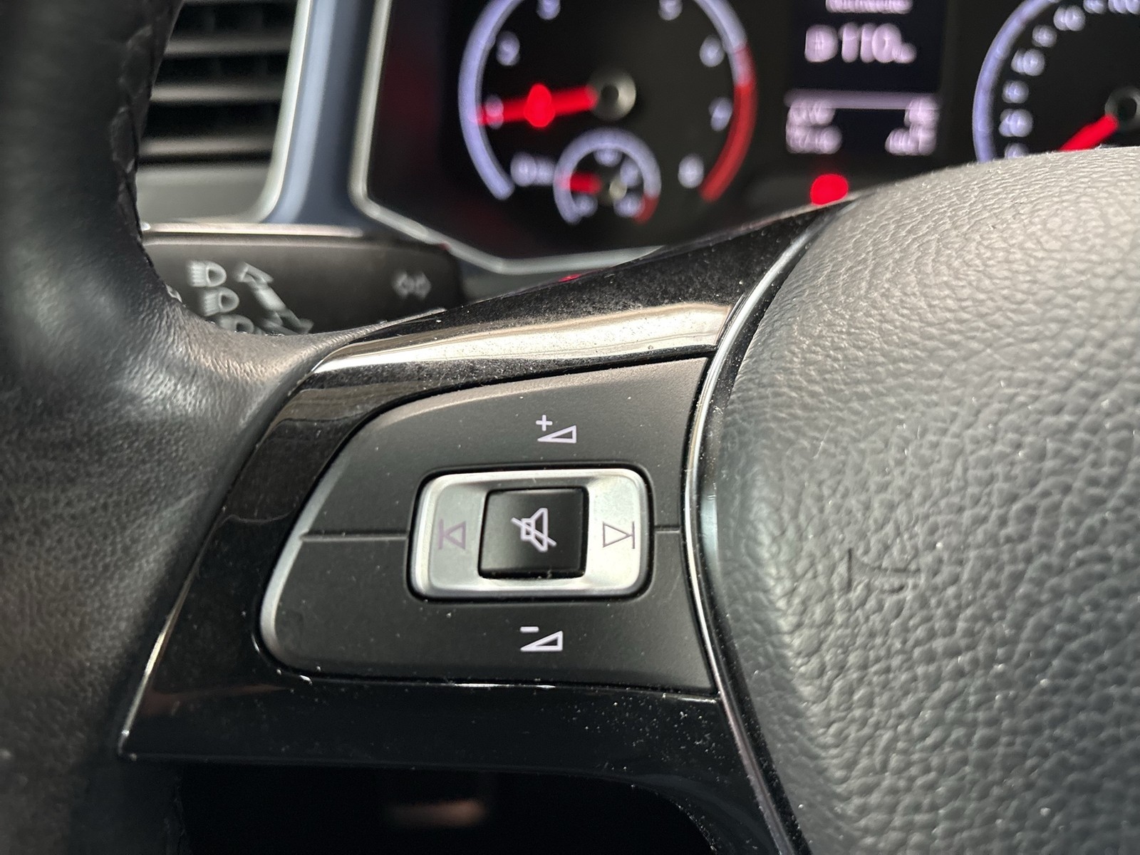 Volkswagen T-Roc 1.0 UNITED KAMERA ALU17 NAVI SITZHEIZ.