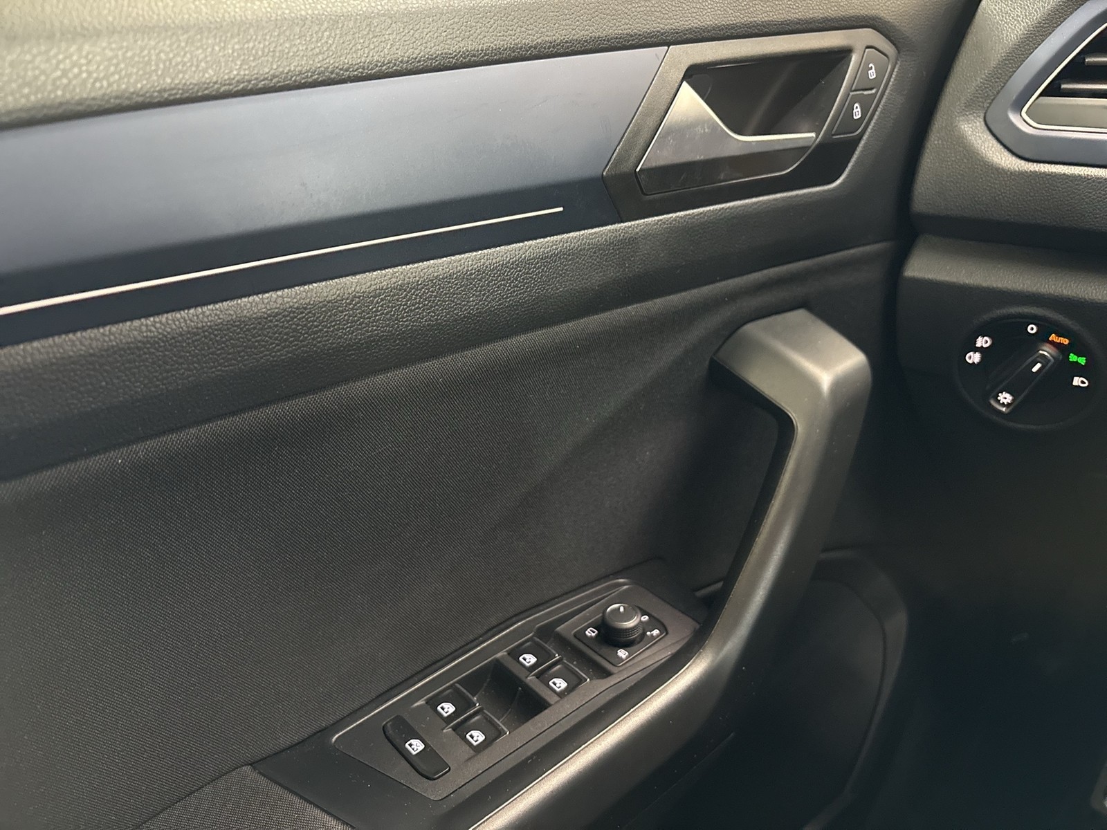 Volkswagen T-Roc 1.0 UNITED KAMERA ALU17 NAVI SITZHEIZ.