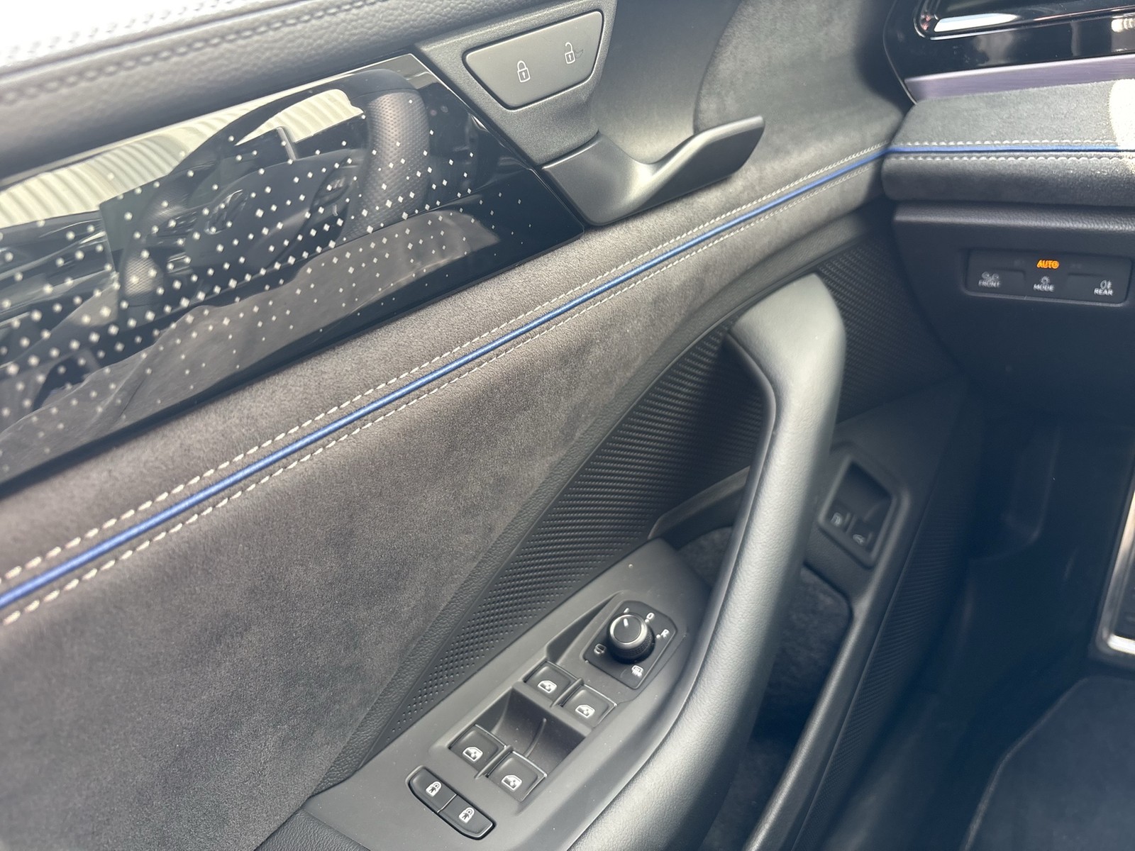 Volkswagen Passat Variant 1.5 HYBRID R-LINE LEDER PANO LM19