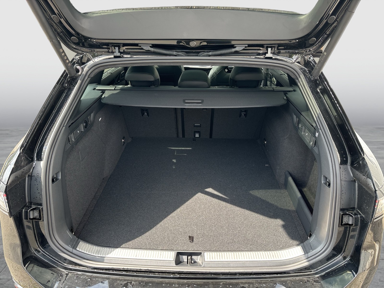 Volkswagen Passat Variant 1.5 HYBRID R-LINE LEDER PANO LM19