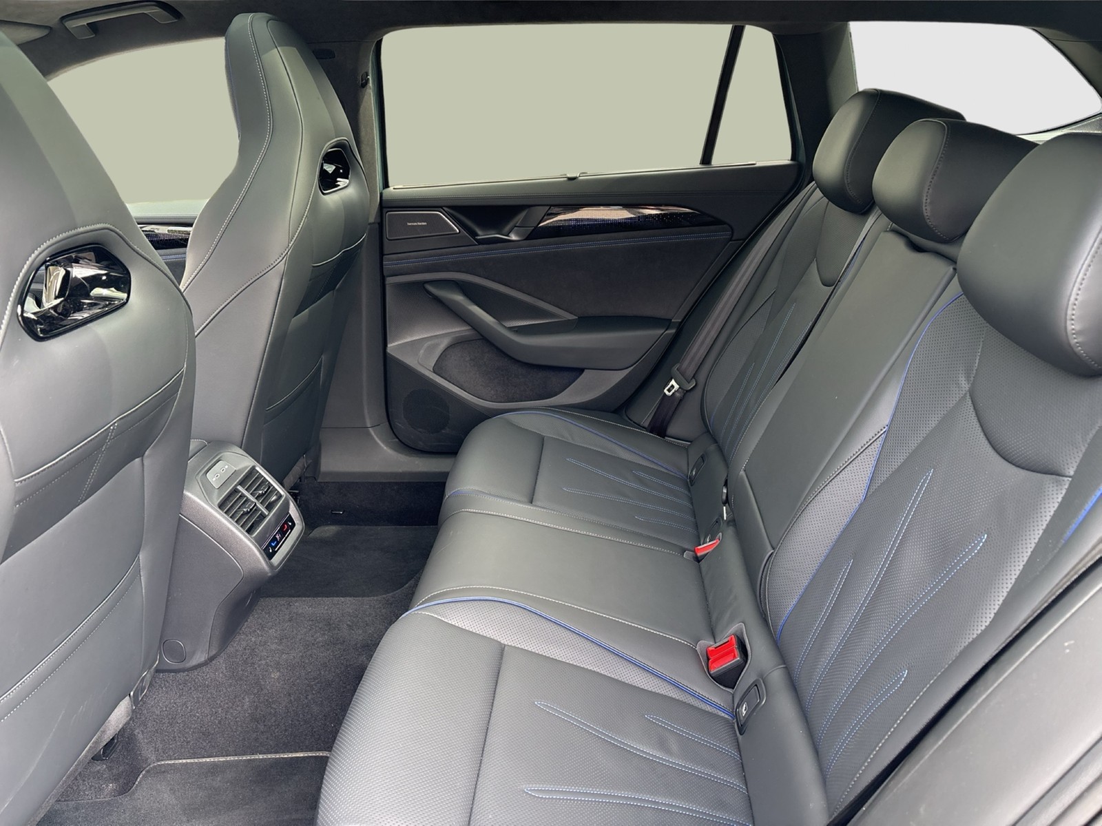 Volkswagen Passat Variant 1.5 HYBRID R-LINE LEDER PANO LM19