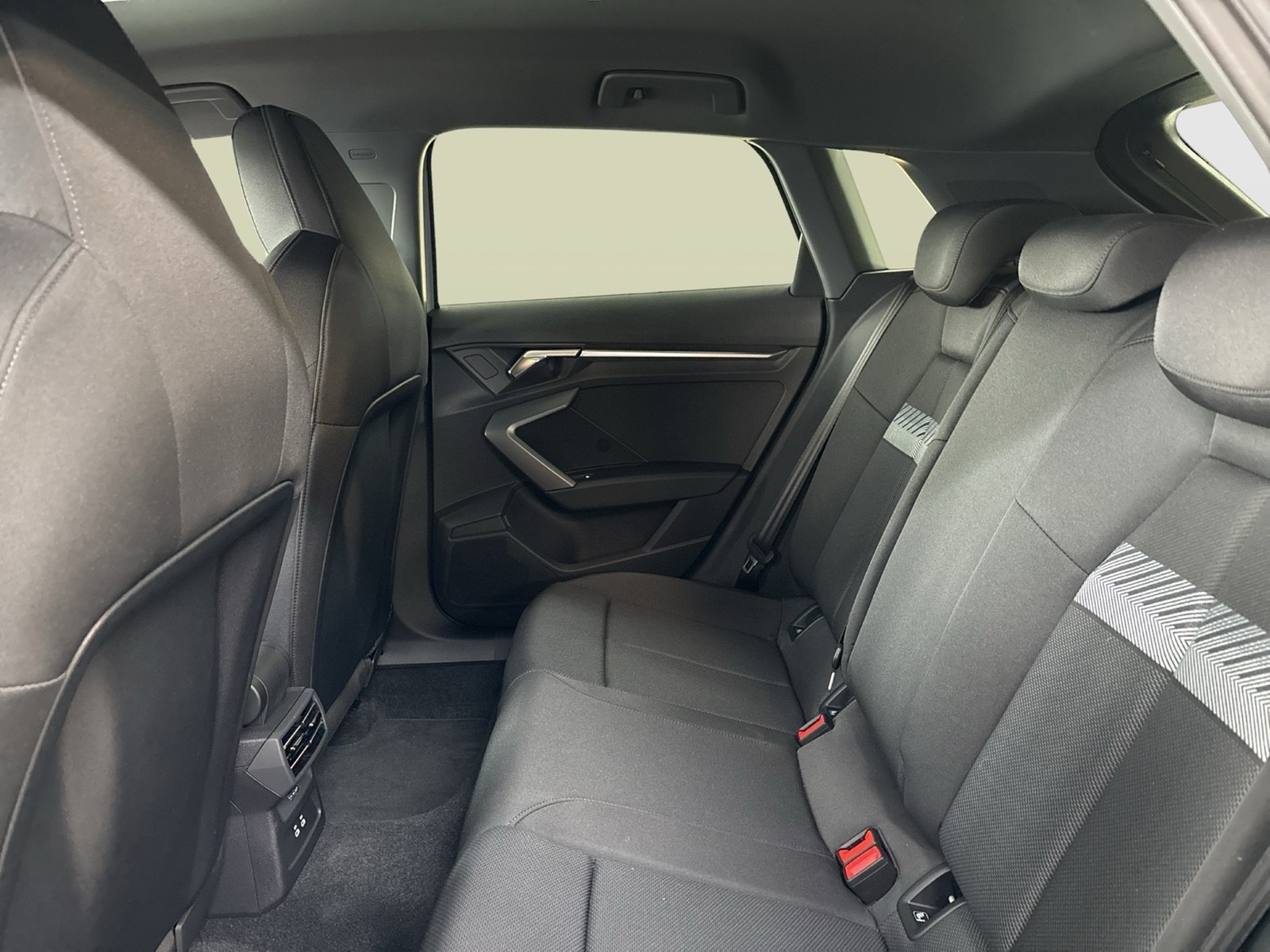 Audi A3 Sportback 35 AHK CAM ACC E-KLAPPE NAVI+ LM17