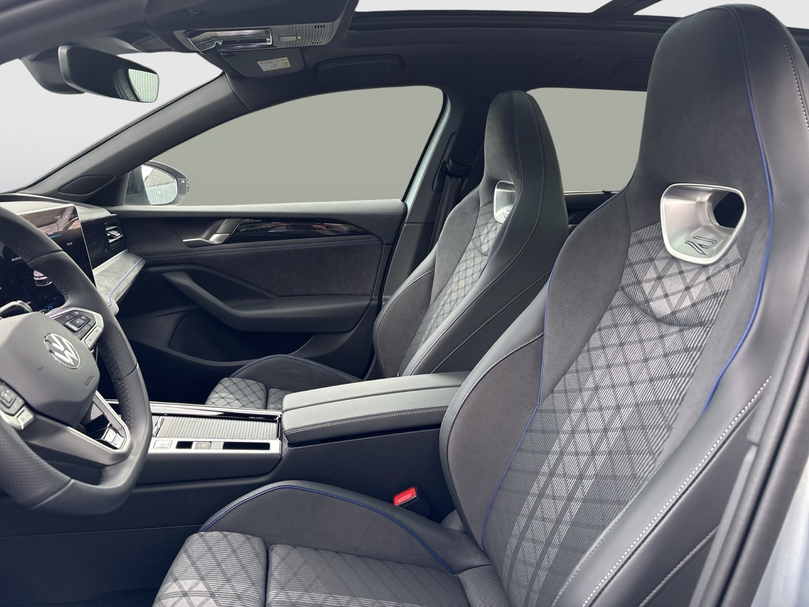 Volkswagen Passat Variant 1.5 HYBRID R-LINE BLACKSTYLE PANO