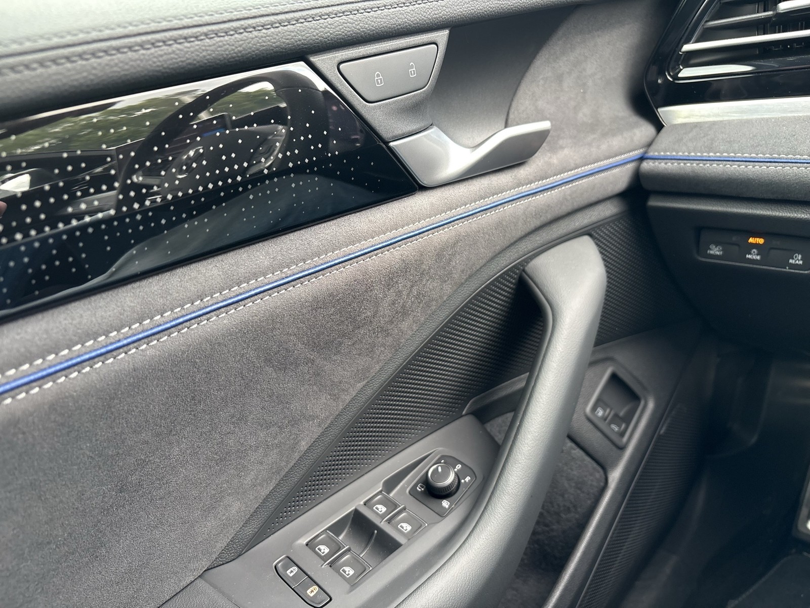 Volkswagen Passat Variant 1.5 HYBRID R-LINE BLACKSTYLE PANO