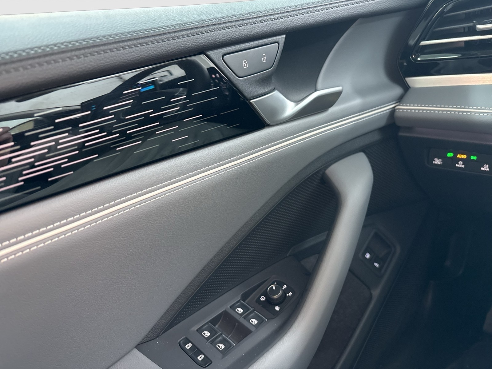 Volkswagen Passat Variant 1.5 HYBRID ELEGANCE LEDER PANO
