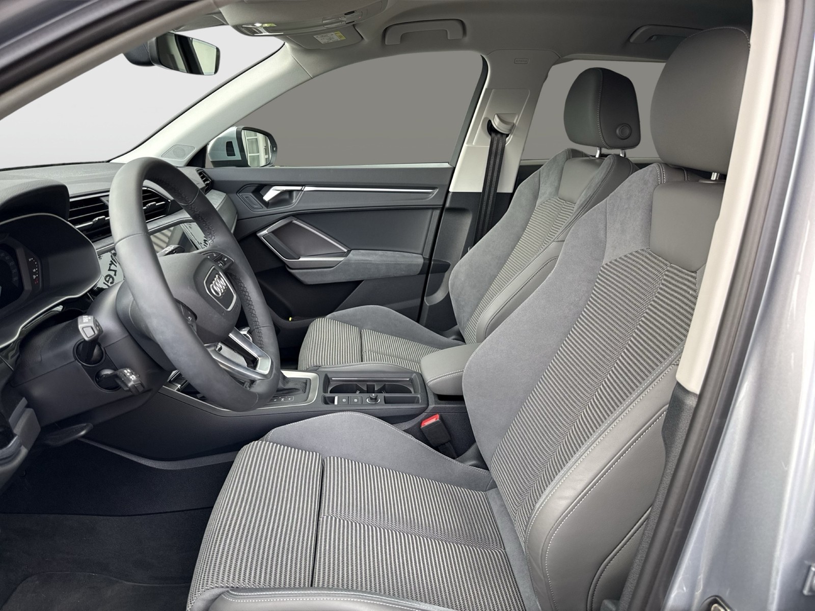 Audi Q3 45 quattro advanced AHK ACC LM19 EKLAPPE NAVI+