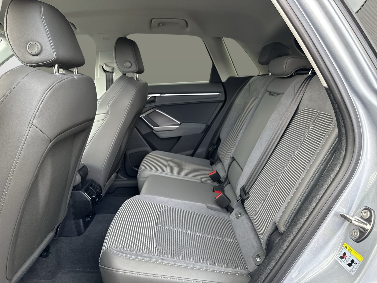 Audi Q3 45 quattro advanced AHK ACC LM19 EKLAPPE NAVI+