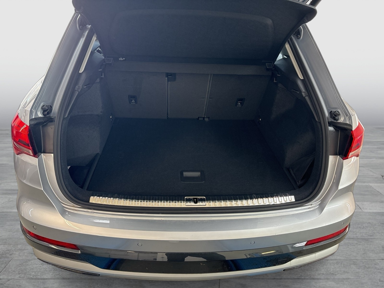 Audi Q3 45 quattro advanced AHK ACC LM19 EKLAPPE NAVI+