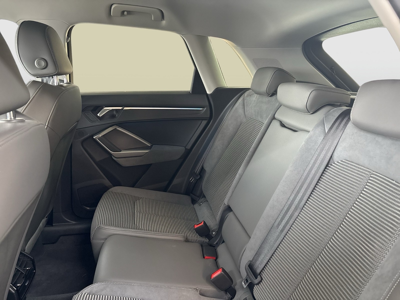 Audi Q3 45 quattro advanced AHK ACC LM19 EKLAPPE NAVI+